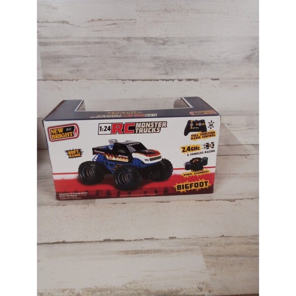 Bigfoot Radio Control 1:24th Scale 4x4x4 New In box - Picture 7 of 13